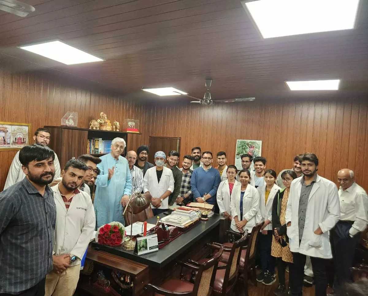 मानदेय बढ़ाने सहित अन्य मांगों को लेकर स्वास्थ्य मंत्री से मिले जूनियर डॉक्टर्स